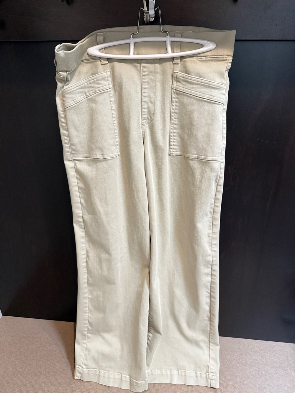 High-Rise Wide-Leg Jeans in Cream with Front Patch Pockets